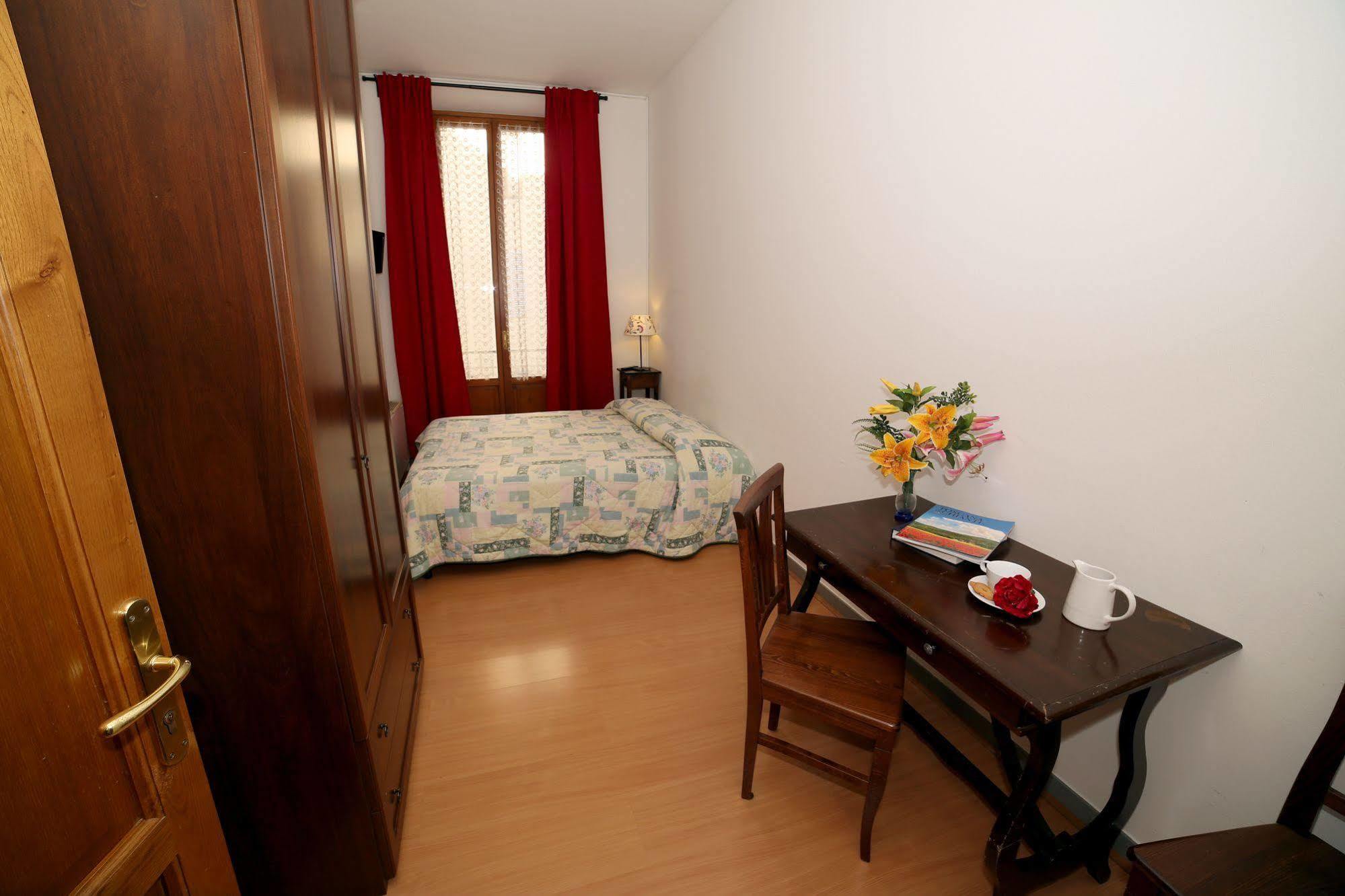 B&B La Notte Blu ฟลอเรนซ์ ภายนอก รูปภาพ